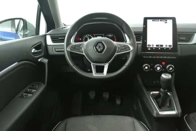 Renault Captur (2023) thumbnail 3