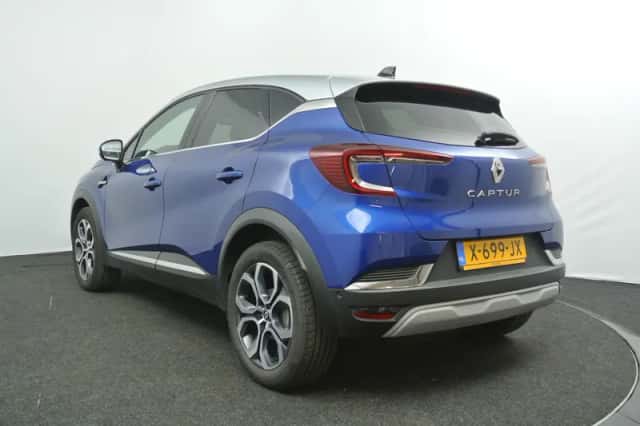Renault Captur (2023) thumbnail 6