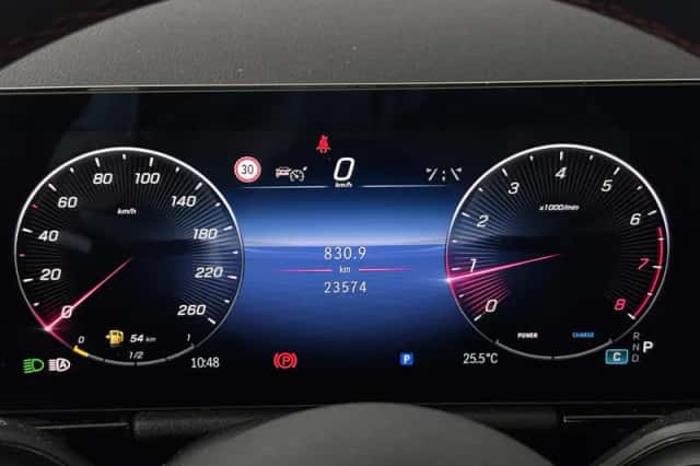 Mercedes-Benz GLA (2023) thumbnail 4