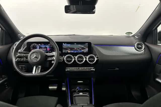 Mercedes-Benz GLA (2023) thumbnail 3