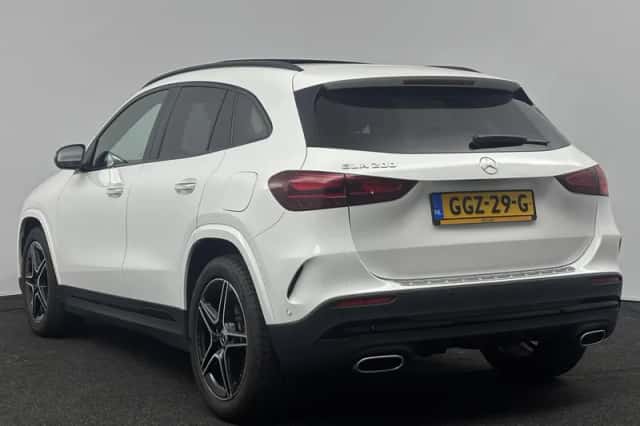 Mercedes-Benz GLA (2023) thumbnail 6