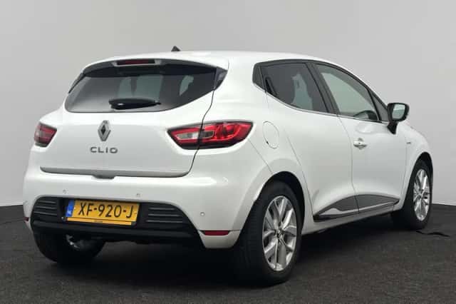 Renault Clio (2018) thumbnail 2