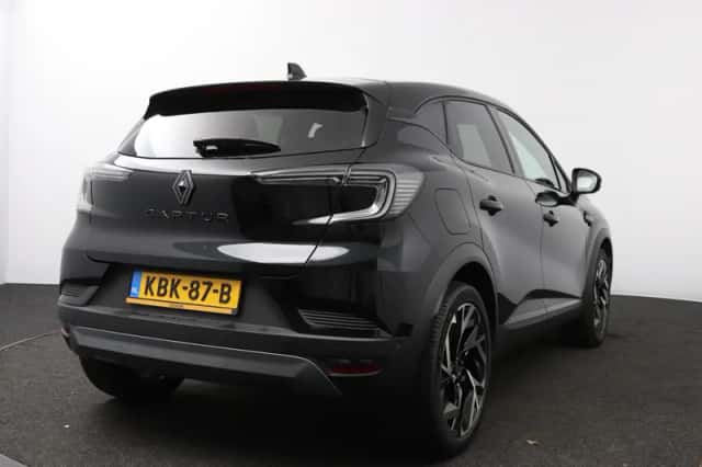 Renault Captur (2025) thumbnail 2