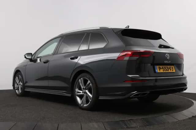 Volkswagen Golf (2022) thumbnail 2