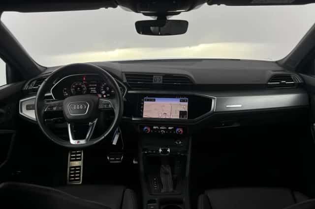 Audi Q3 (2022) thumbnail 3