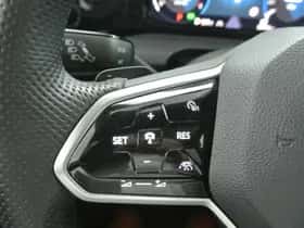 Volkswagen Golf (2022) thumbnail 28