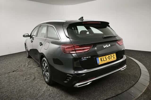 Kia Ceed Sportswagon (2023) thumbnail 6