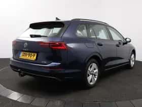 Volkswagen Golf (2022) thumbnail 2