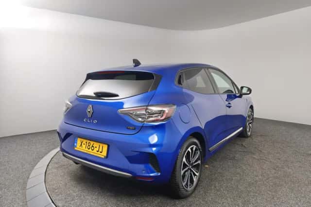 Renault Clio (2023) thumbnail 2