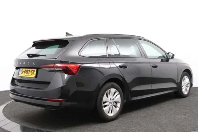 Škoda Octavia (2022) thumbnail 2