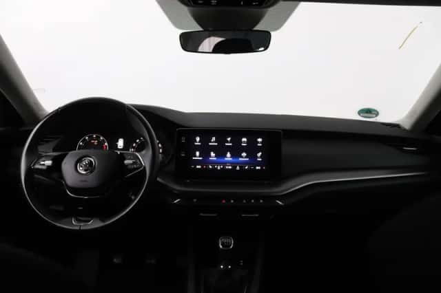 Škoda Octavia (2022) thumbnail 3