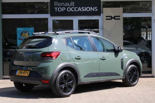 Dacia Sandero Stepway (2023) thumbnail 2
