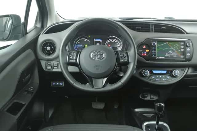 Toyota Yaris (2019) thumbnail 3