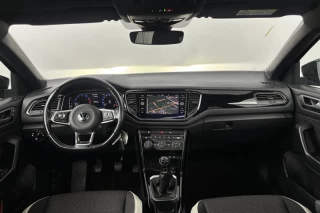 Volkswagen T-Roc (2021) thumbnail 3