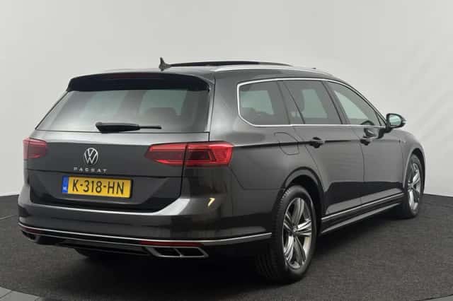 Volkswagen Passat (2021) thumbnail 2