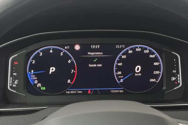 Volkswagen Passat (2021) thumbnail 4