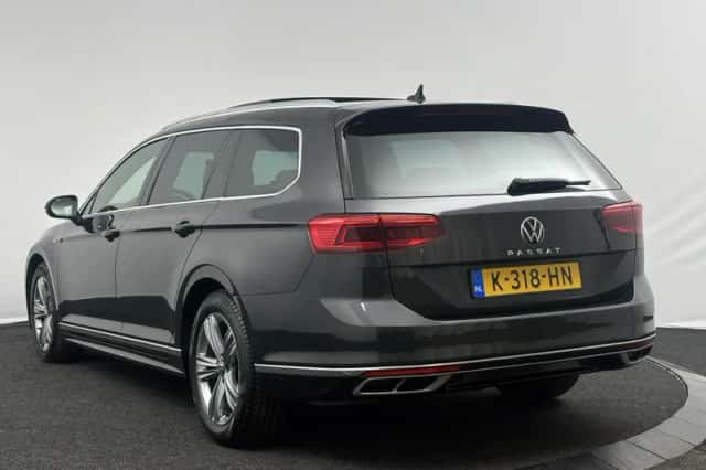 Volkswagen Passat (2021) thumbnail 6