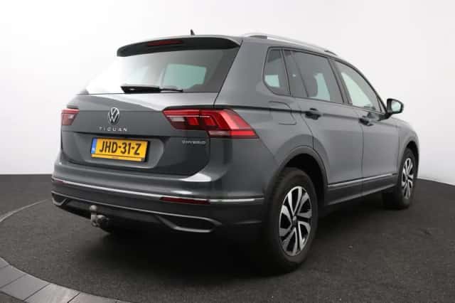Volkswagen Tiguan (2023) thumbnail 2
