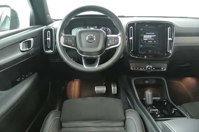 Volvo XC40 (2021) thumbnail 3