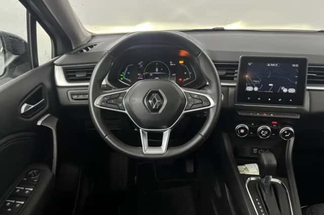 Renault Captur (2023) thumbnail 3