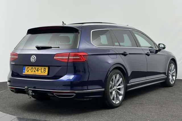 Volkswagen Passat (2019) thumbnail 2