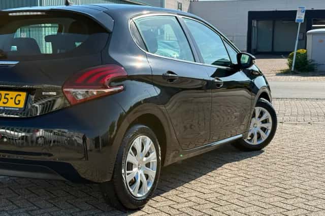 Peugeot 208 (2017) thumbnail 2
