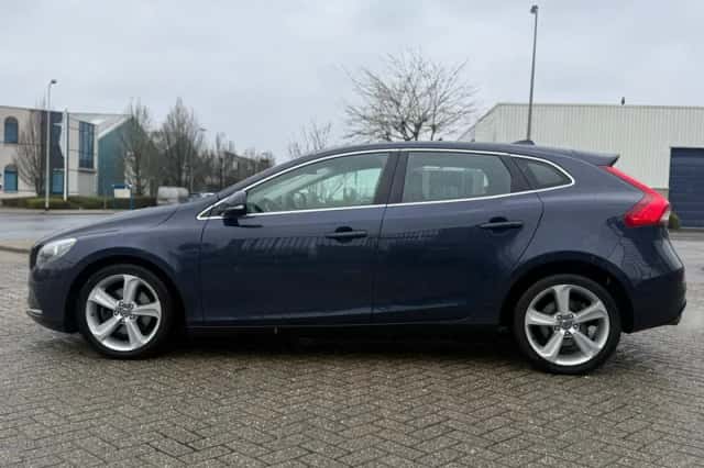 Volvo V40 (2013) thumbnail 2