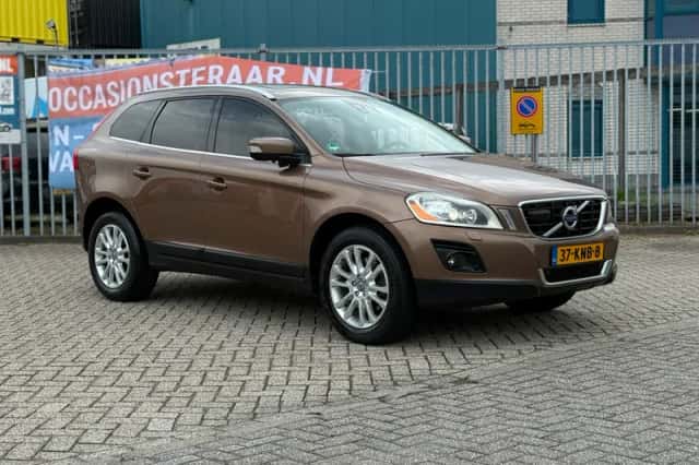 Volvo XC60 (2010) thumbnail 3