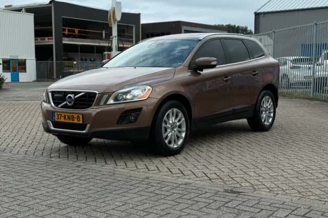 Volvo XC60 (2010) thumbnail 4
