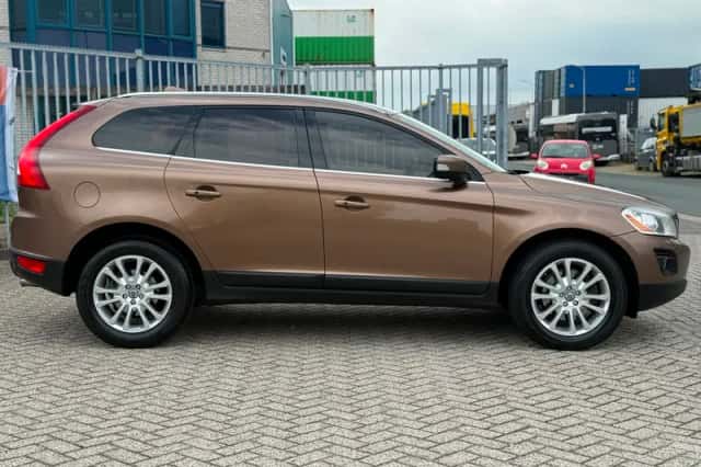 Volvo XC60 (2010) thumbnail 6