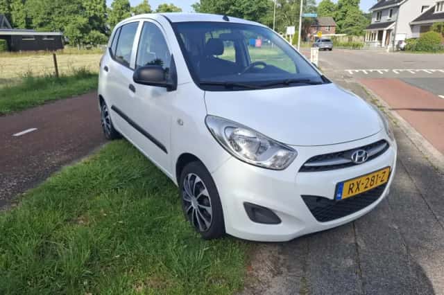 Hyundai i10 (2011) thumbnail 2