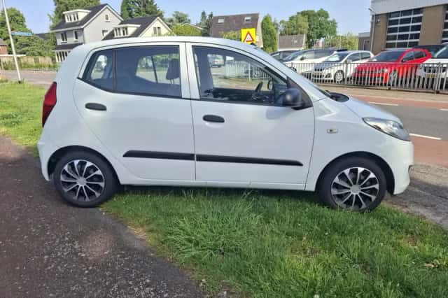 Hyundai i10 (2011) thumbnail 3