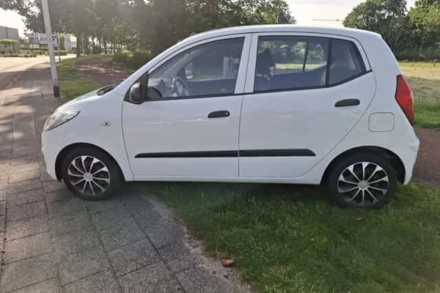 Hyundai i10 (2011) thumbnail 4