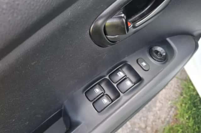 Hyundai i10 (2011) thumbnail 9