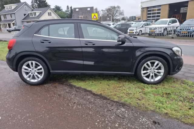 Mercedes-Benz GLA (2014) thumbnail 3