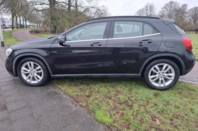 Mercedes-Benz GLA (2014) thumbnail 4