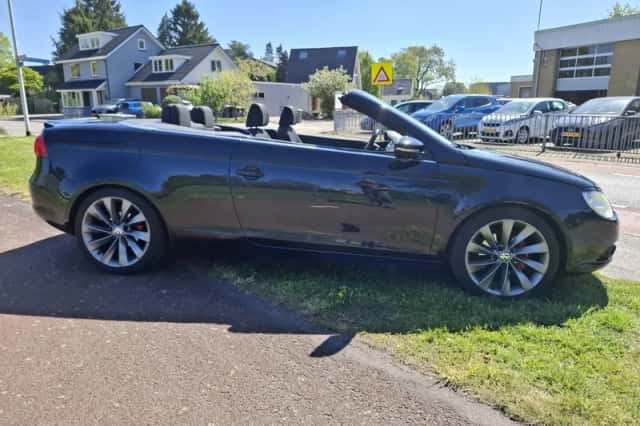 Volkswagen Eos (2009) thumbnail 3