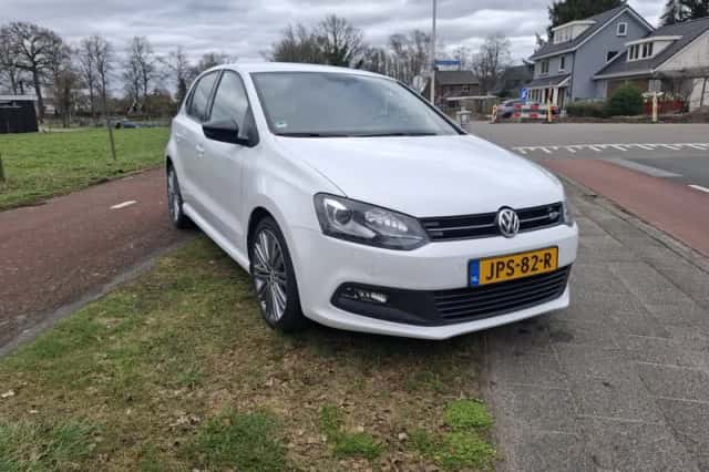 Volkswagen Polo (2014) thumbnail 2