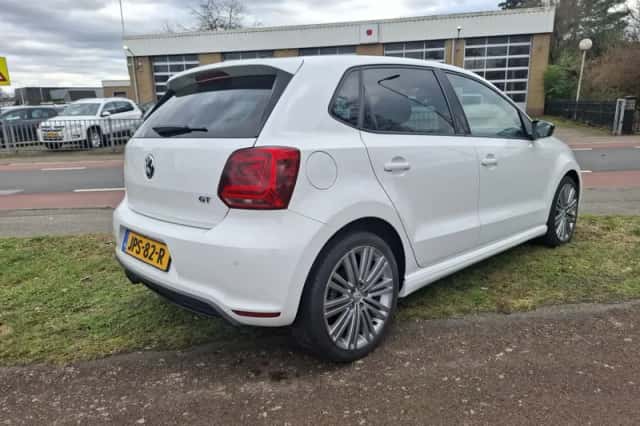 Volkswagen Polo (2014) thumbnail 5