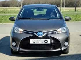 Toyota Yaris (2016) thumbnail 2