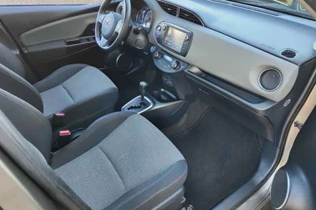 Toyota Yaris (2016) thumbnail 11