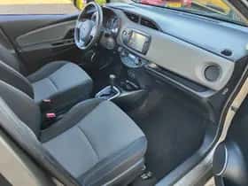 Toyota Yaris (2016) thumbnail 11