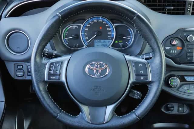 Toyota Yaris (2016) thumbnail 15