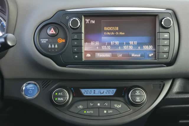 Toyota Yaris (2016) thumbnail 16