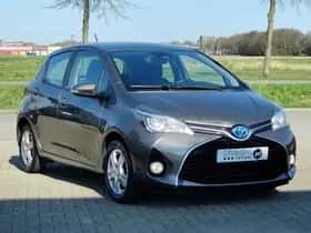Toyota Yaris (2016) thumbnail 3