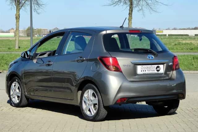 Toyota Yaris (2016) thumbnail 4