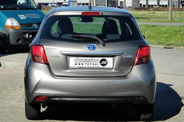 Toyota Yaris (2016) thumbnail 5