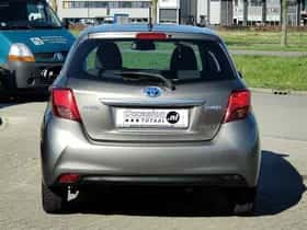 Toyota Yaris (2016) thumbnail 5