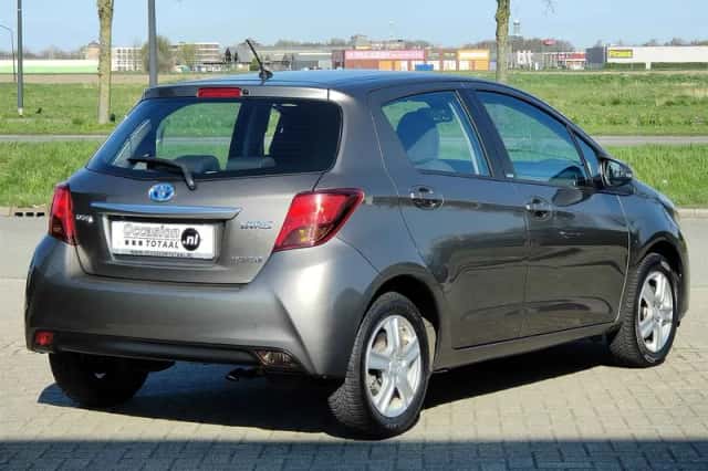 Toyota Yaris (2016) thumbnail 6