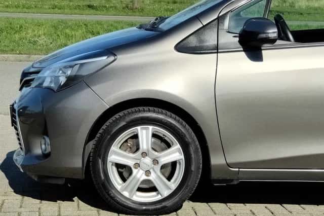 Toyota Yaris (2016) thumbnail 8